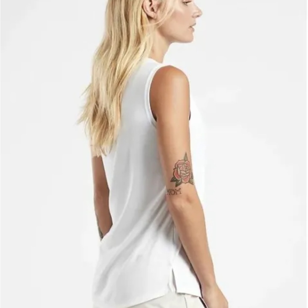 Athleta Essential V-Neck‎ Tank Size Small - Picture 2 of 4